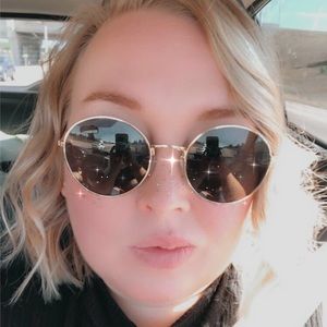 Meet your Posher, Caitlin